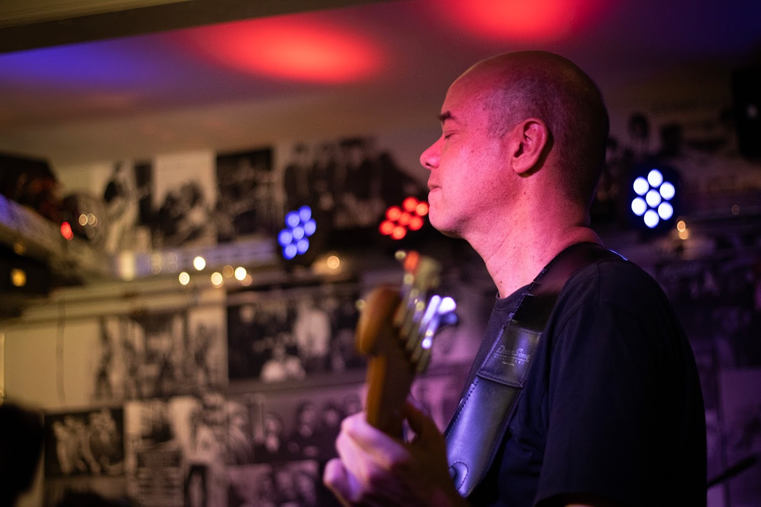 The Jay Bodean Band - Blues in De Stamboom - Den Haag - Bassist Robin Lopulalan